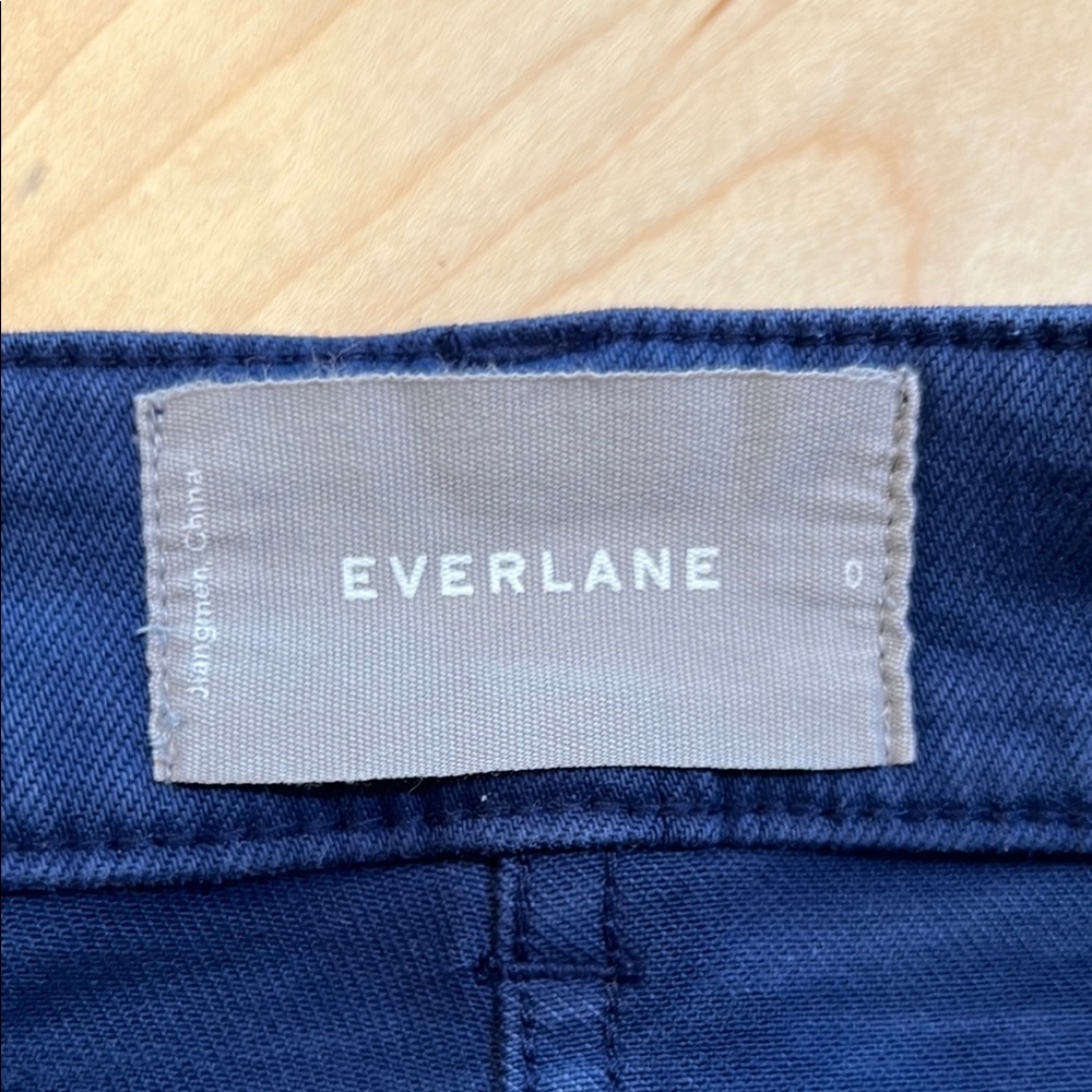 Everlane | The Straight Leg Crop in Navy - Picture 4 of 5
